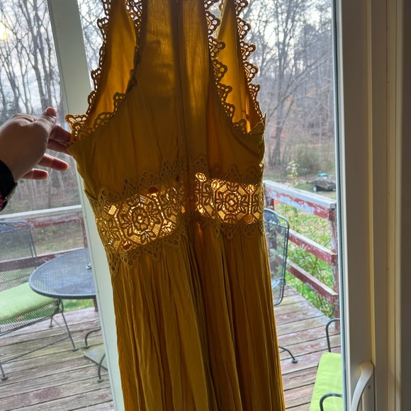 Lulu’s yellow maxi - Picture 4 of 4